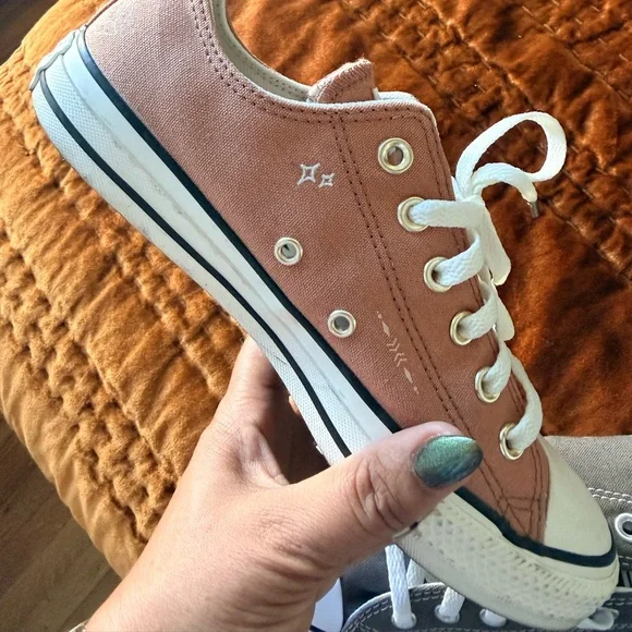 Hold to show - Picture 3 of 3